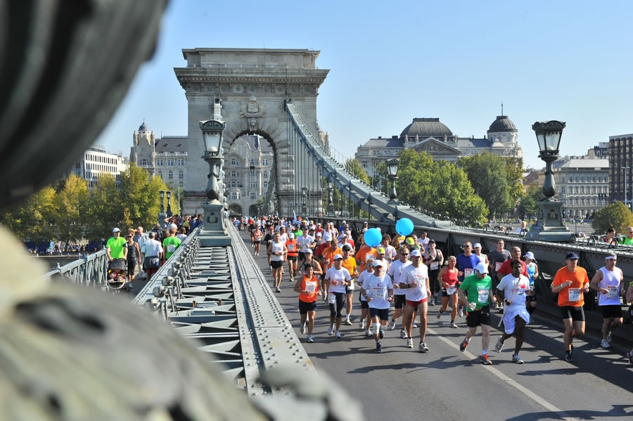 Maratona SPAR de Budapeste 2026 em Budapeste, Hungria — foto 4 da galeria