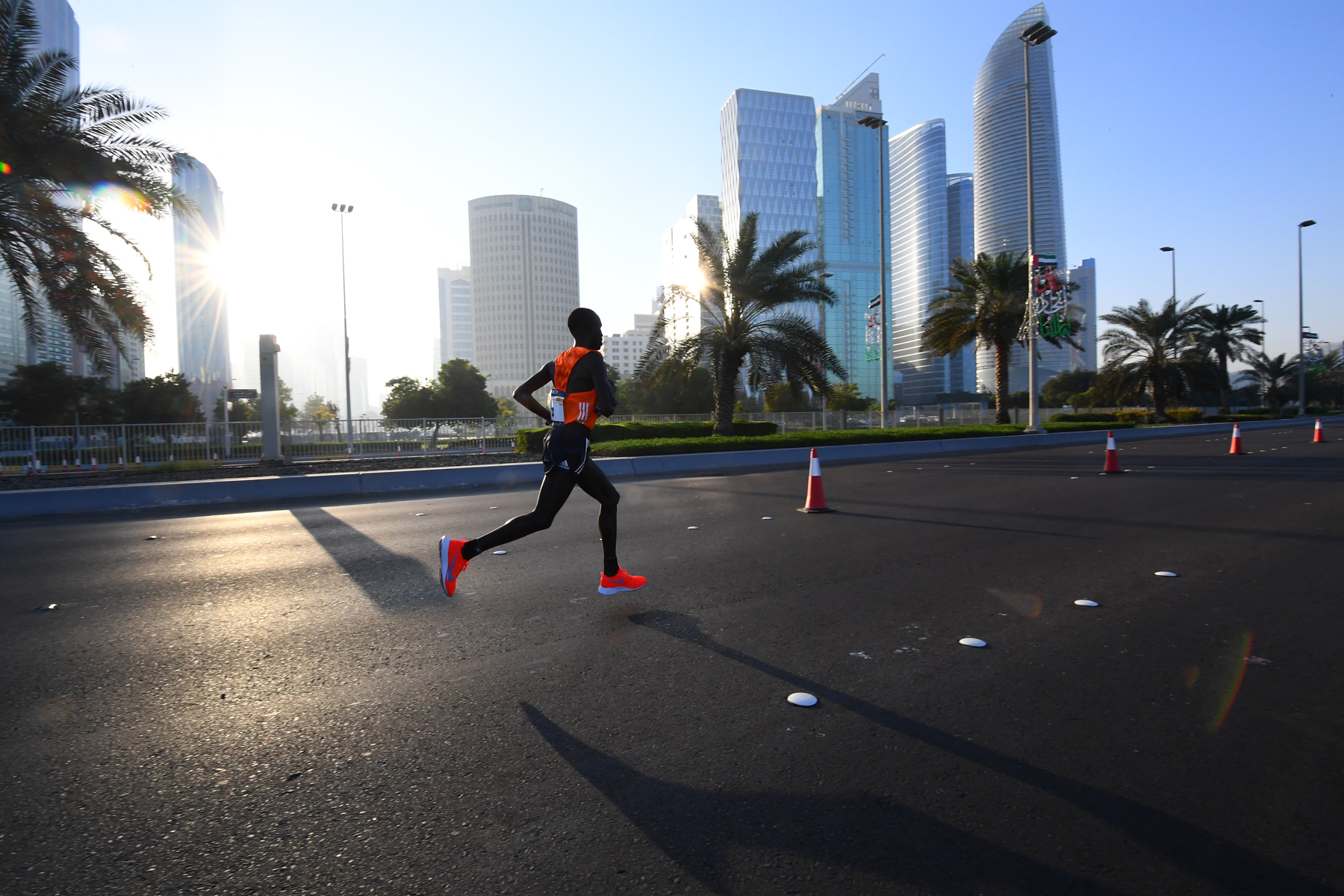 ADNOC Abu Dhabi Marathon 2026 em Abu Dhabi, Emirados Árabes Unidos — foto 7 da galeria