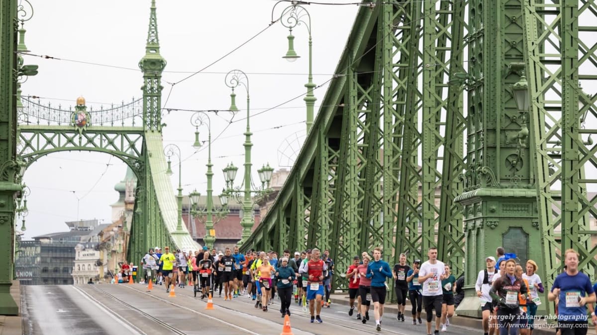 Maratona SPAR de Budapeste 2026 em Budapeste, Hungria — foto 8 da galeria