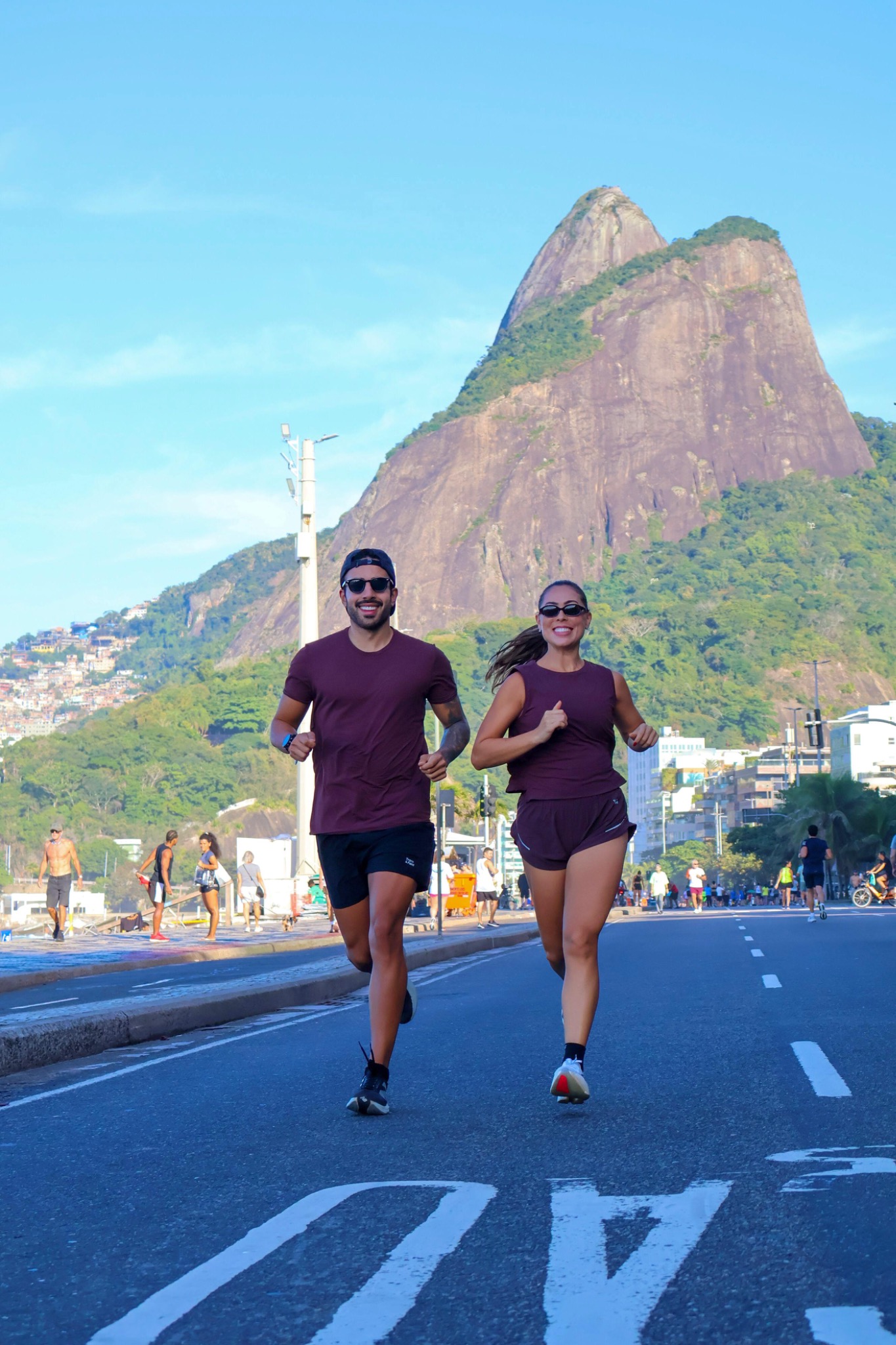 César Augusto e Carol correndo no Rio de Janeiro
